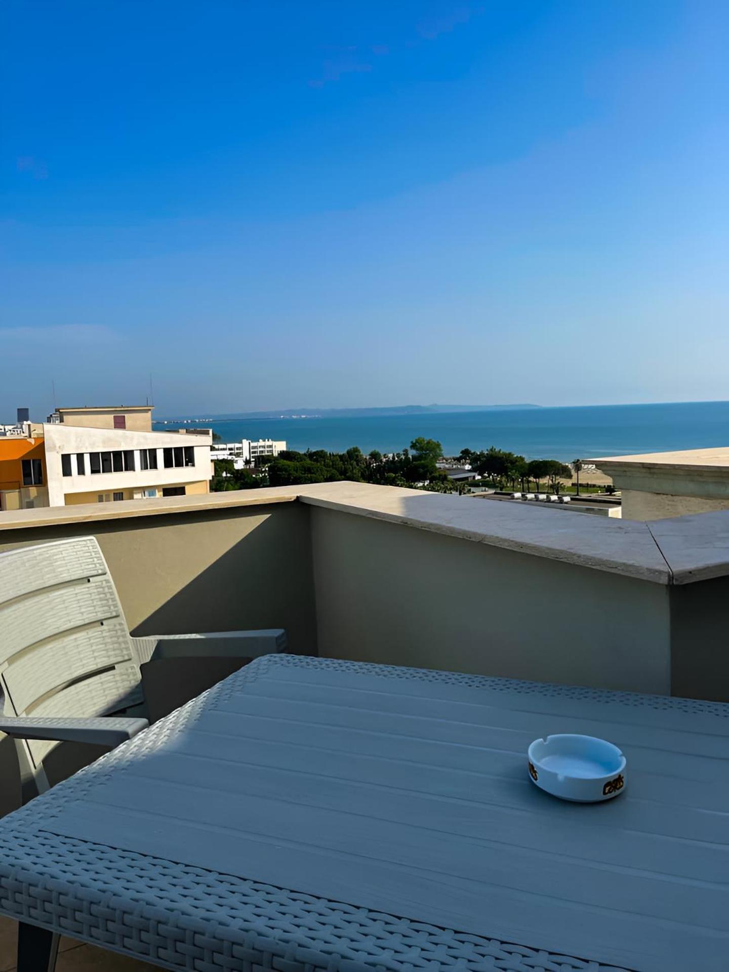 Yellow Building Durres Durrës Exterior foto