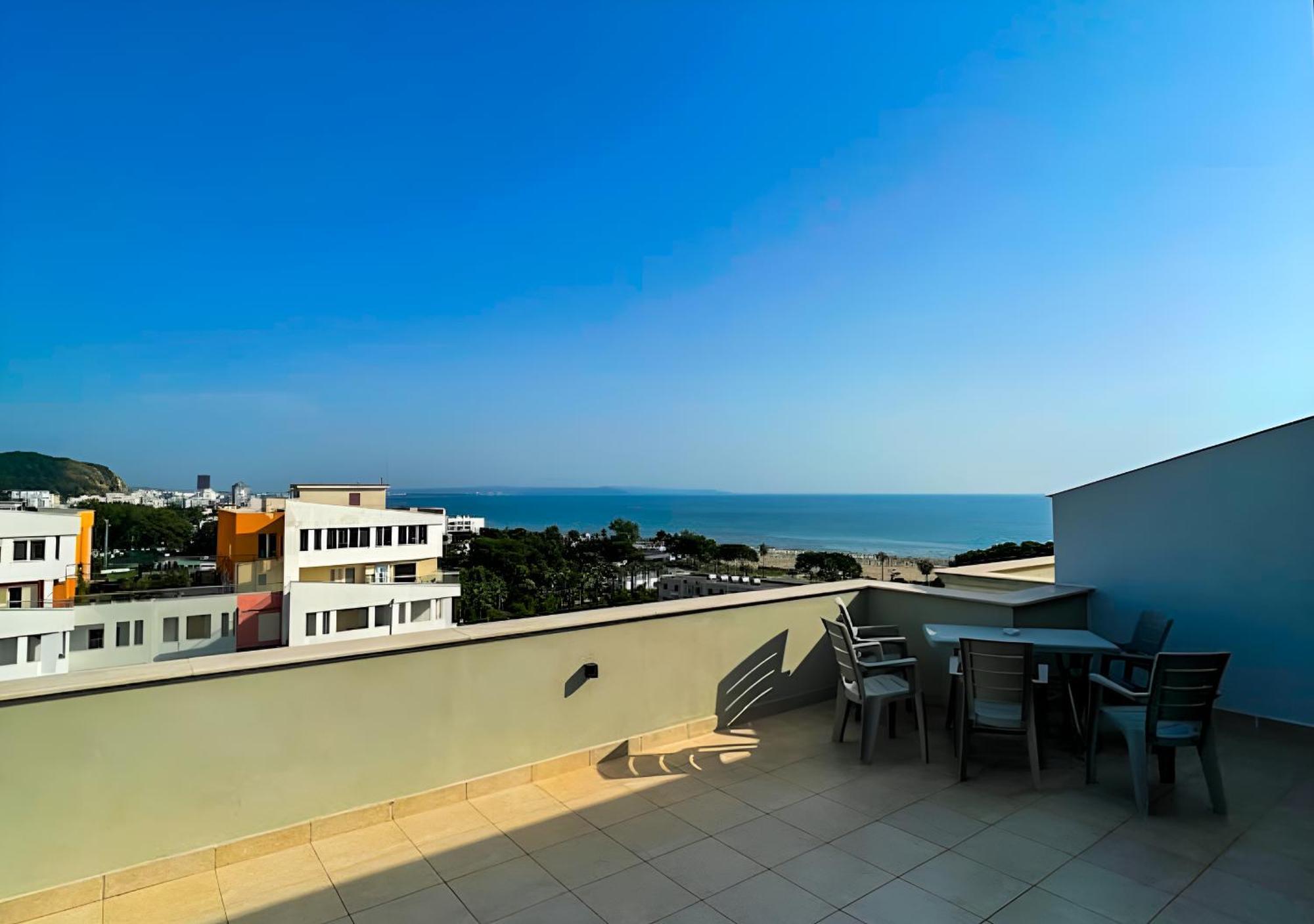 Yellow Building Durres Durrës Exterior foto