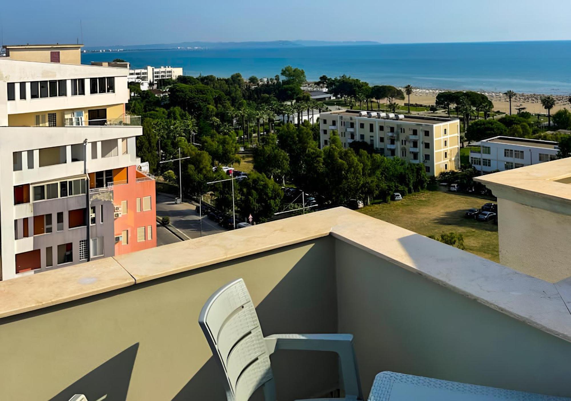 Yellow Building Durres Durrës Exterior foto